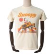 画像2: TOYS McCOY トイズマッコイ TMC2525 SNOOPY TEE "RIDE ON SAND BEACH" 半袖Tシャツ スヌーピー 小型ランナバウト“Coot Funmobile” 60年代 (2)