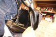 画像12: CUSHMAN クッシュマン 29224 LEATHER MESSENGER BAG レザーメッセンジャーバッグ カウハイド を使用した シボ感 と 経年変化 を楽しめる 機能性 も充実したレザー バッグ  (12)